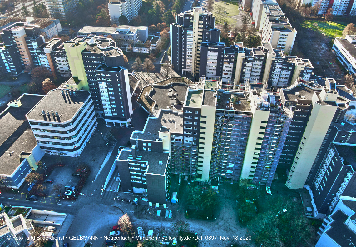 18.11.2020 - Marx-Zentrum und Wohnanalge Karl-Marx-Ring 52-62 in Neuperlach